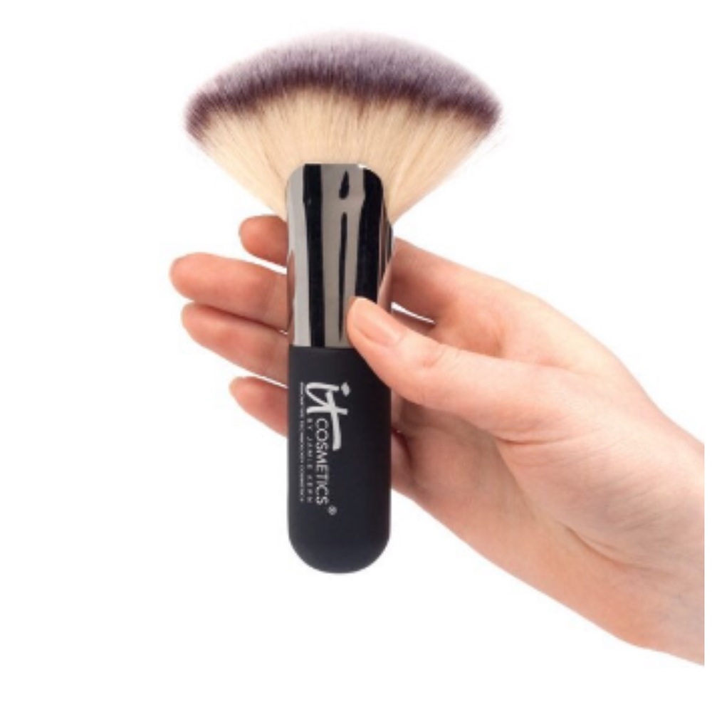 IT Cosmetics Heavenly Luxe Mega Fan Brush